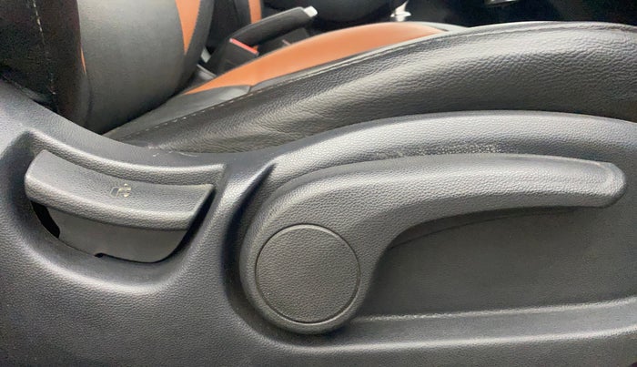2016 Hyundai i20 Active 1.2 SX, Petrol, Manual, 1,01,527 km, Driver Side Adjustment Panel