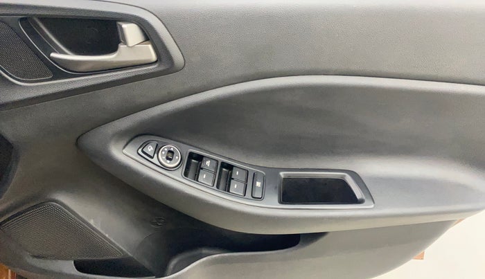 2016 Hyundai i20 Active 1.2 SX, Petrol, Manual, 1,01,527 km, Driver Side Door Panels Control