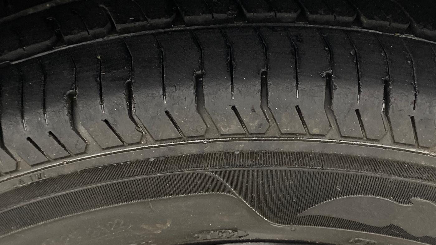 2017 Maruti Alto 800 LXI, Petrol, Manual, 81,271 km, Right Front Tyre Tread