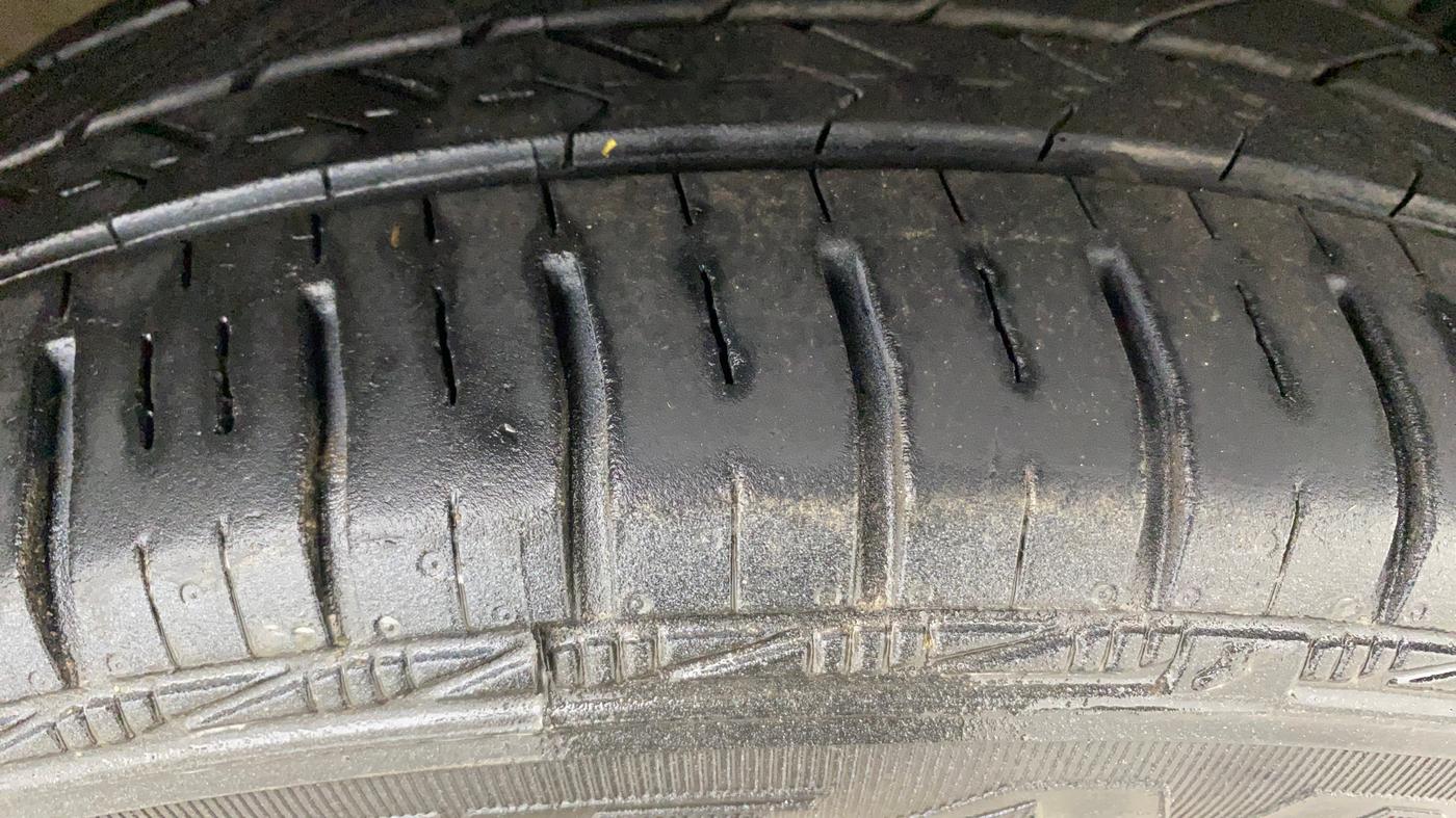 2015 Maruti Celerio ZXI AMT, Petrol, Automatic, 81,237 km, Right Front Tyre Tread
