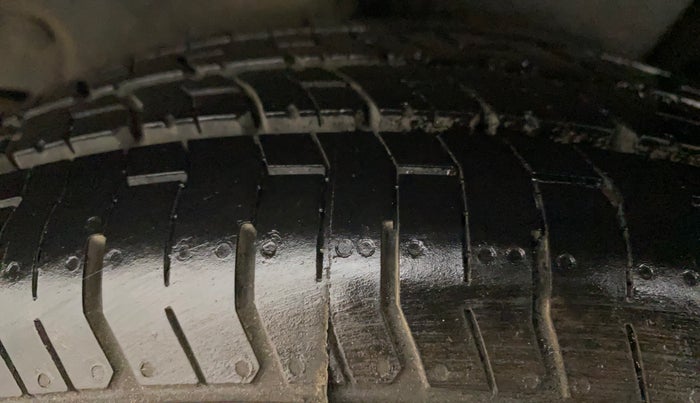 2015 Maruti Swift Dzire VXI, Petrol, Manual, 96,263 km, Left Rear Tyre Tread