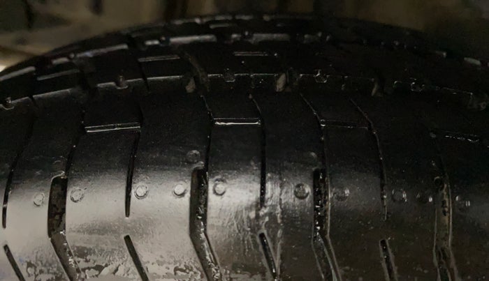 2015 Maruti Swift Dzire VXI, Petrol, Manual, 96,263 km, Right Rear Tyre Tread