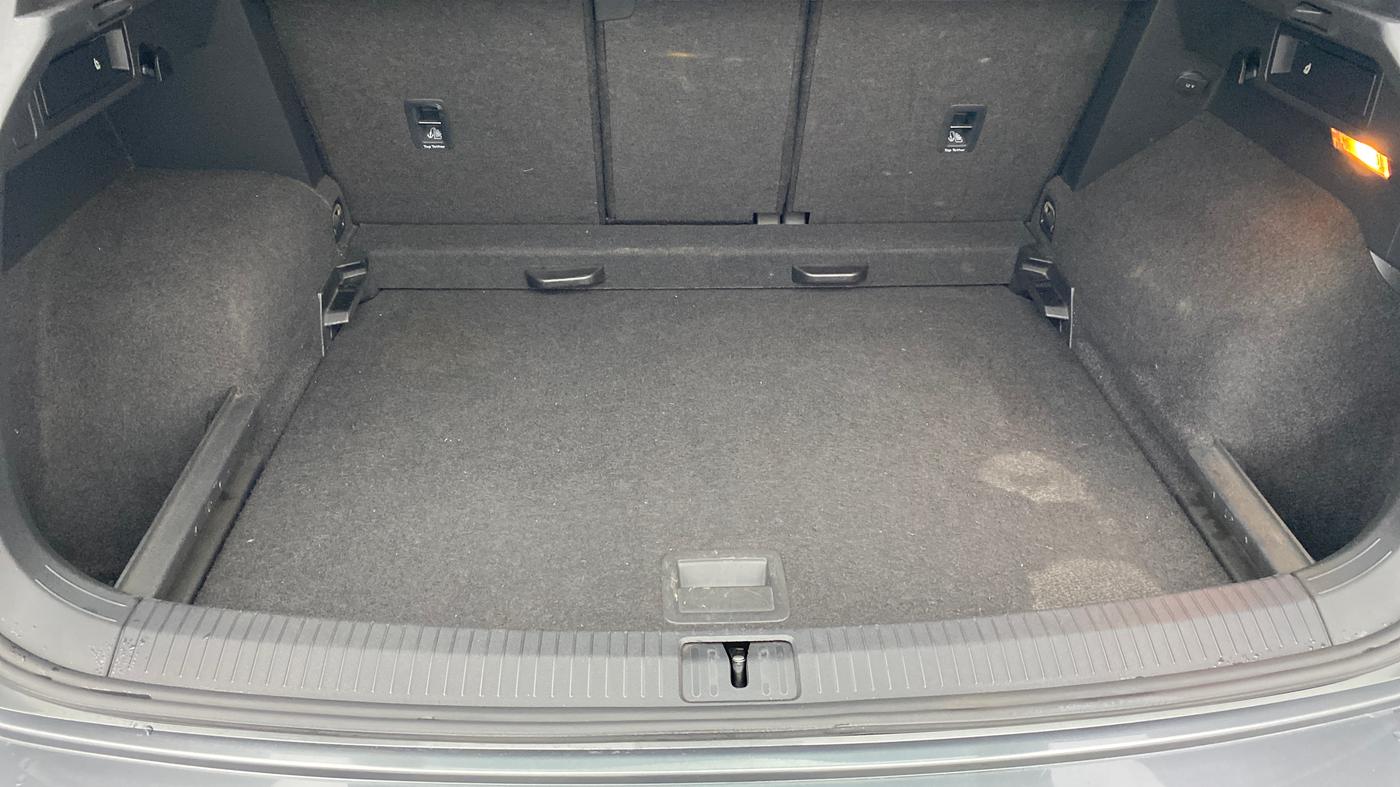 2017 Volkswagen TIGUAN HIGHLINE TDI AT, Diesel, Automatic, 1,05,693 km, Boot Inside