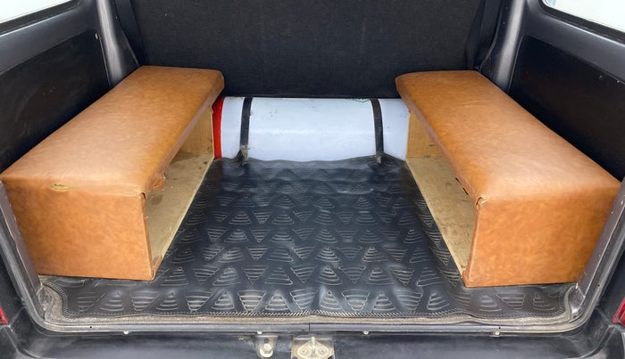 2020 Maruti Eeco 5 STR CNG, CNG, Manual, 88,154 km, Third Seat Row ( optional )