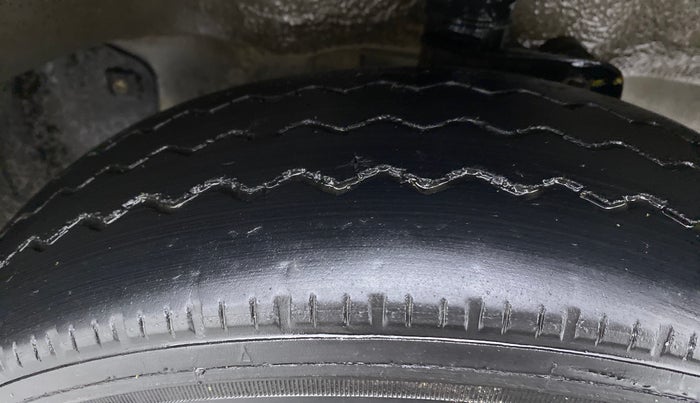 2020 Maruti Eeco 5 STR CNG, CNG, Manual, 88,154 km, Right Front Tyre Tread