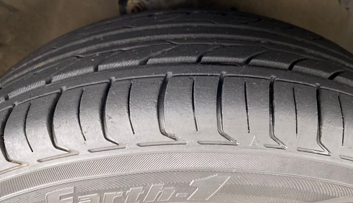 2014 Maruti Celerio VXI d, Petrol, Manual, 24,113 km, Right Front Tyre Tread