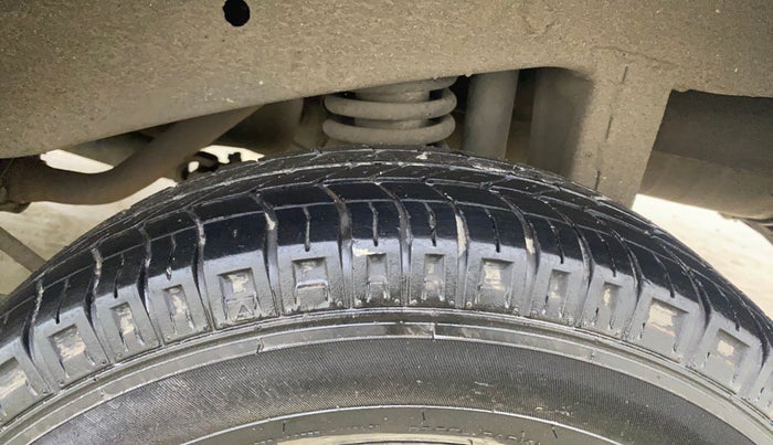 2021 Maruti Eeco 5 STR AC CNG, CNG, Manual, 18,100 km, Left Rear Tyre Tread