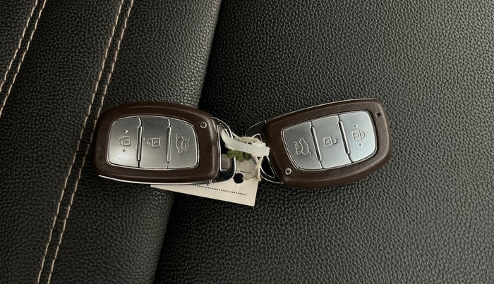 2017 Hyundai Creta SX PLUS AT 1.6 PETROL, Petrol, Automatic, 15,326 km, Key Close Up