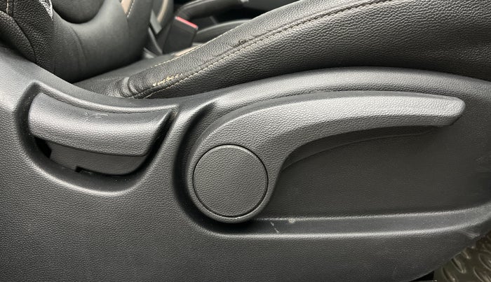 2017 Hyundai Creta SX PLUS AT 1.6 PETROL, Petrol, Automatic, 15,326 km, Driver Side Adjustment Panel