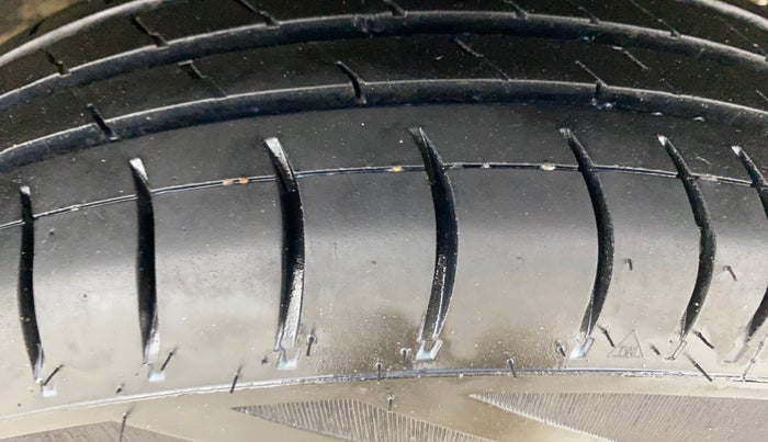 2016 Renault Kwid RXT 0.8, Petrol, Manual, 50,626 km, Left Rear Tyre Tread