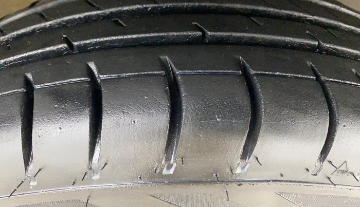 2016 Renault Kwid RXT 0.8, Petrol, Manual, 50,626 km, Right Front Tyre Tread