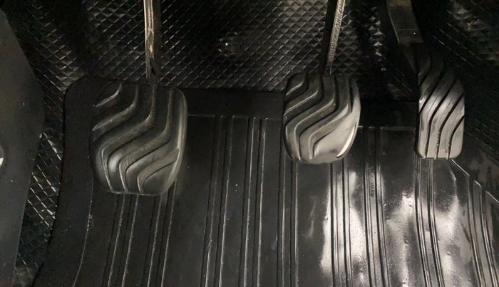 2016 Renault Kwid RXT 0.8, Petrol, Manual, 50,626 km, Pedals