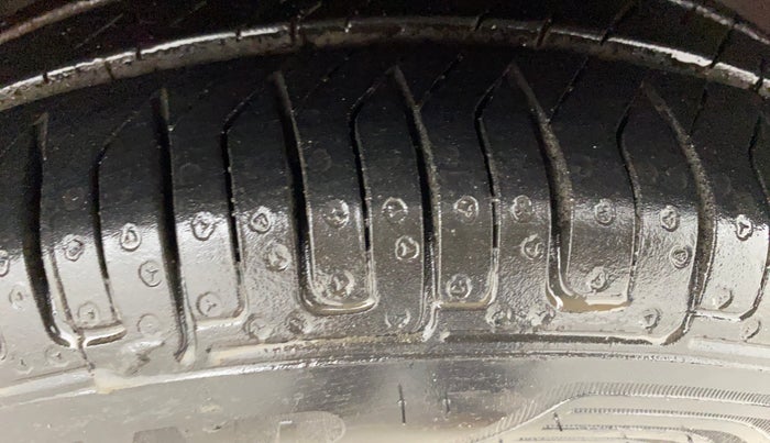 2018 Hyundai Eon ERA +, Petrol, Manual, 39,886 km, Right Front Tyre Tread