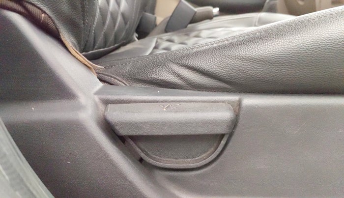 2014 Hyundai i20 SPORTZ 1.2, Petrol, Manual, 50,593 km, Driver Side Adjustment Panel