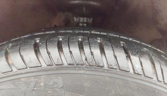 2014 Hyundai i20 SPORTZ 1.2, Petrol, Manual, 50,593 km, Right Front Tyre Tread