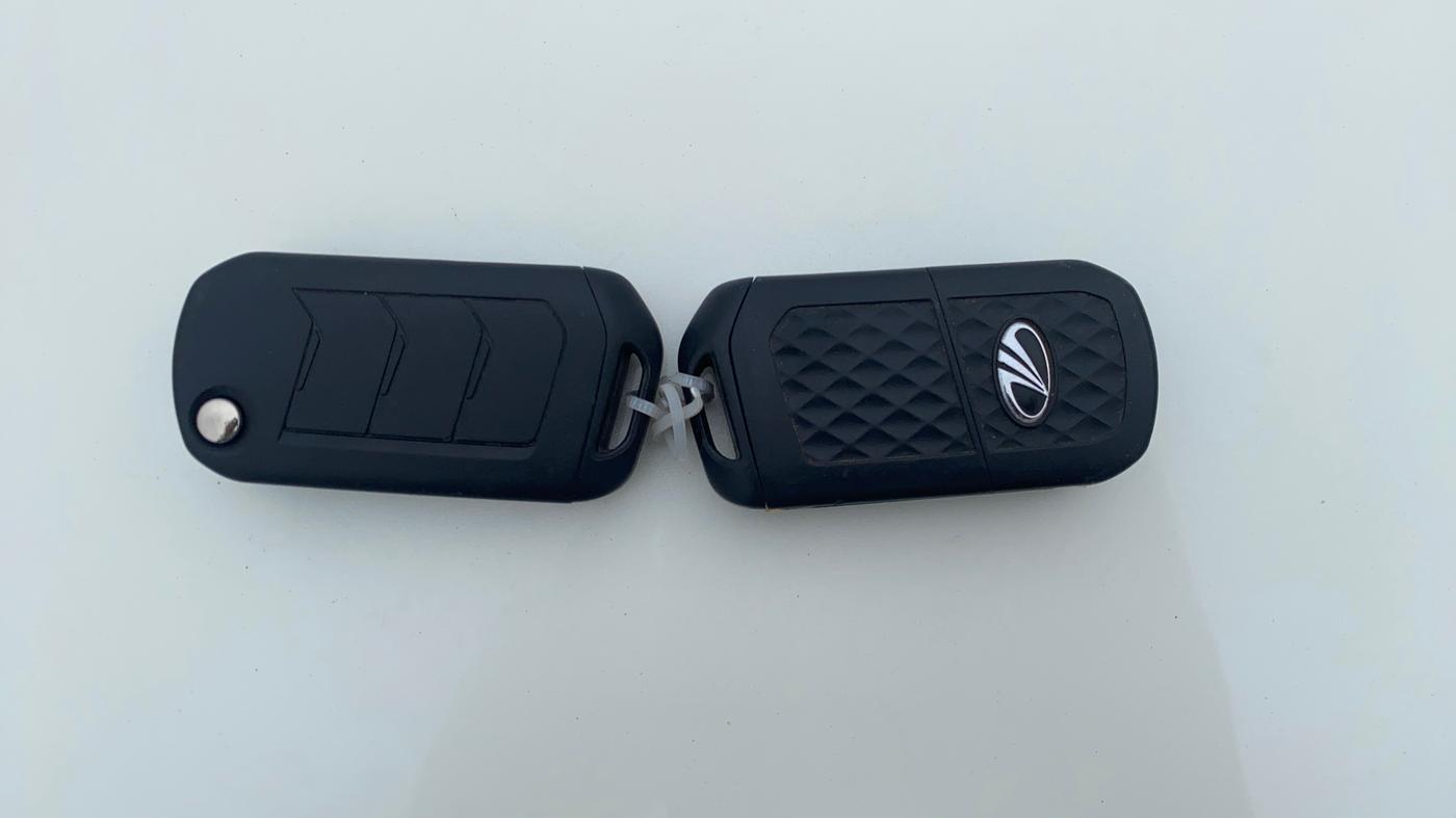 2021 Mahindra XUV300 W4 1.2 PETROL, Petrol, Manual, 26,985 km, Key Close Up
