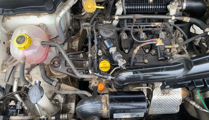 2021 Mahindra XUV300 W4 1.2 PETROL, Petrol, Manual, 26,985 km, Engine View - Right