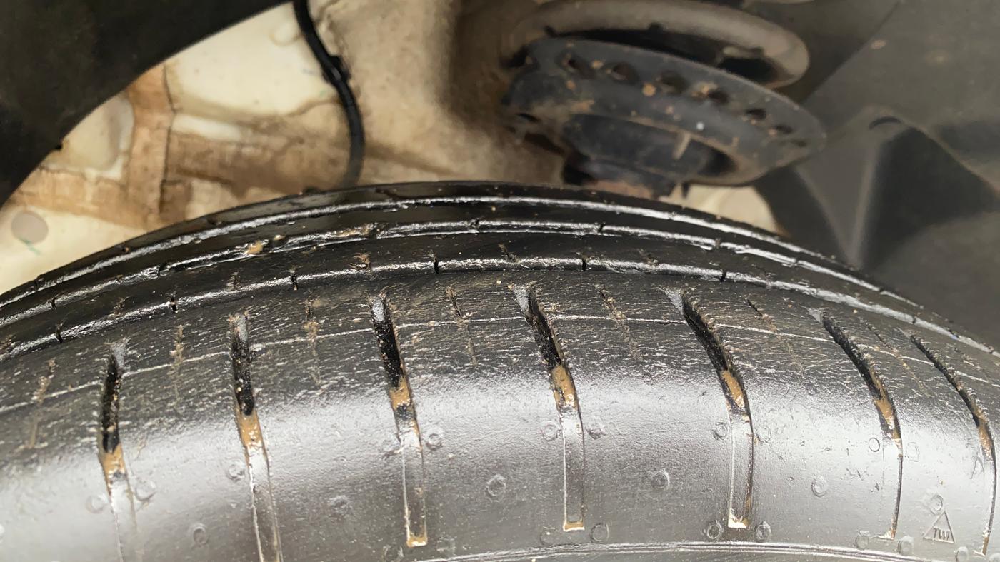 2021 Mahindra XUV300 W4 1.2 PETROL, Petrol, Manual, 26,985 km, Left Front Tyre Tread