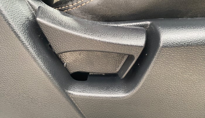 2021 Mahindra XUV300 W4 1.2 PETROL, Petrol, Manual, 26,985 km, Driver Side Adjustment Panel