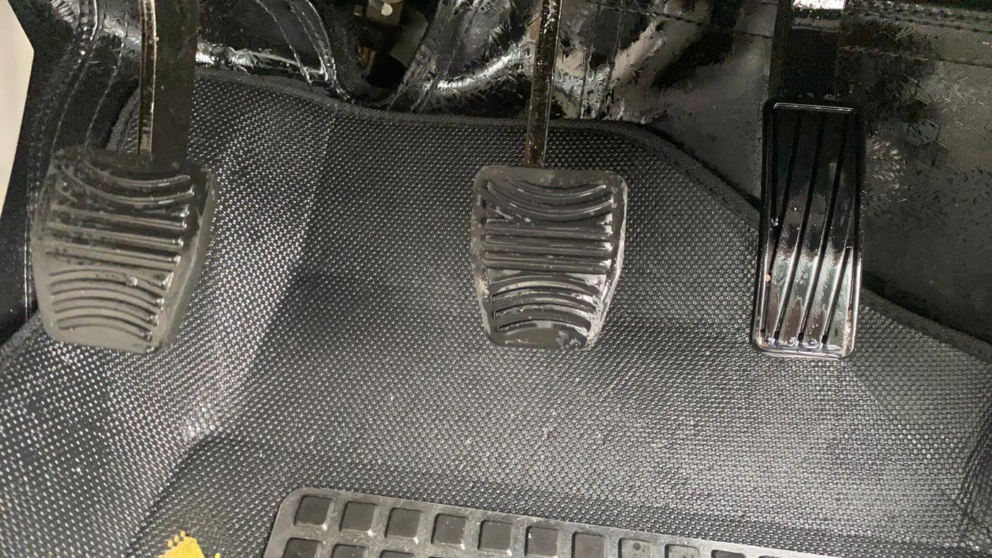 2021 Mahindra XUV300 W4 1.2 PETROL, Petrol, Manual, 26,985 km, Pedals