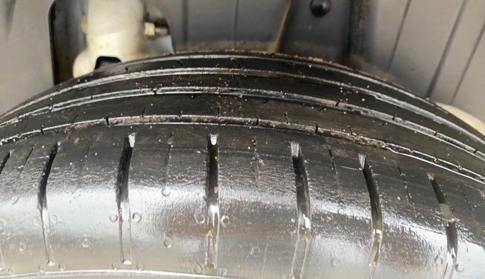 2021 Mahindra XUV300 W4 1.2 PETROL, Petrol, Manual, 26,985 km, Left Rear Tyre Tread