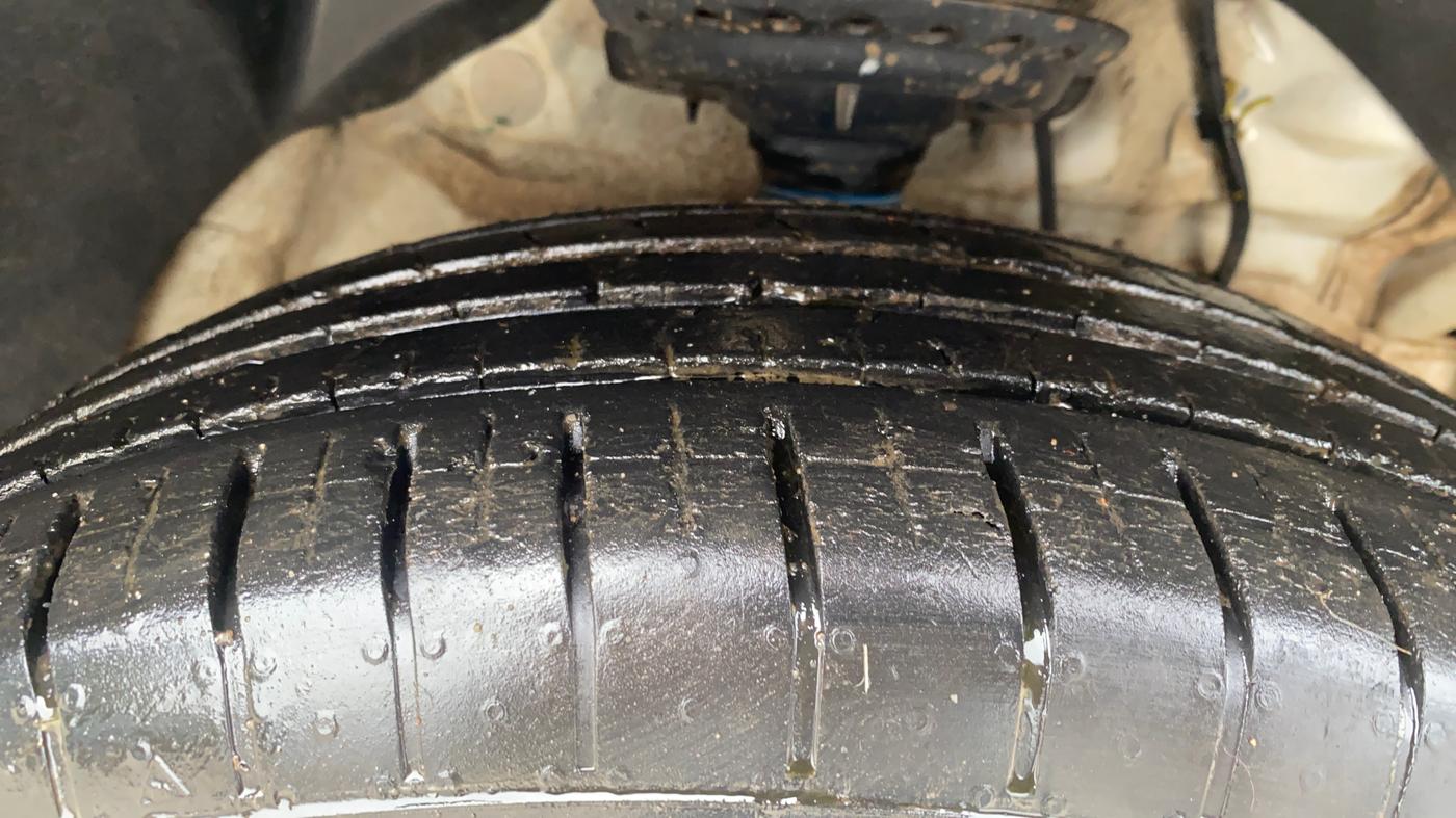 2021 Mahindra XUV300 W4 1.2 PETROL, Petrol, Manual, 26,985 km, Right Front Tyre Tread