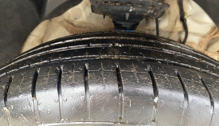 2021 Mahindra XUV300 W4 1.2 PETROL, Petrol, Manual, 26,985 km, Right Front Tyre Tread