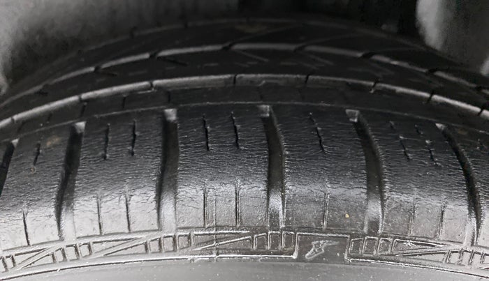 2016 Volkswagen Ameo HIGHLINE 1.5L AT (D), Diesel, Automatic, 30,672 km, Left Rear Tyre Tread