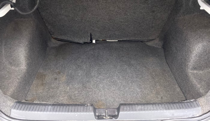 2016 Volkswagen Ameo HIGHLINE 1.5L AT (D), Diesel, Automatic, 30,672 km, Boot Inside