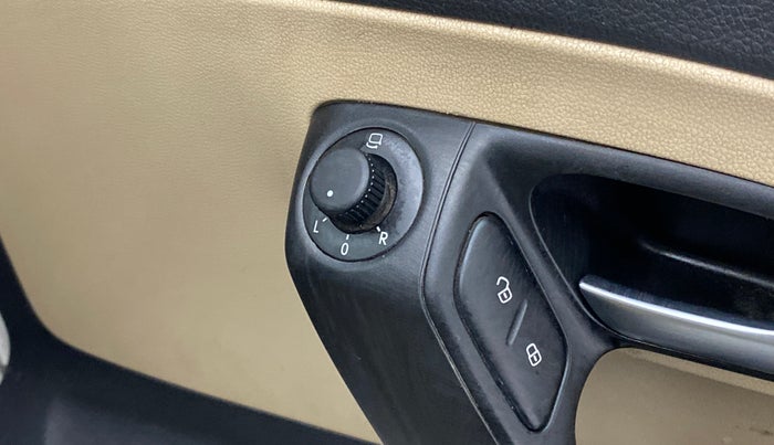 2016 Volkswagen Ameo HIGHLINE 1.5L AT (D), Diesel, Automatic, 30,672 km, Left rear-view mirror - ORVM switch has minor damage