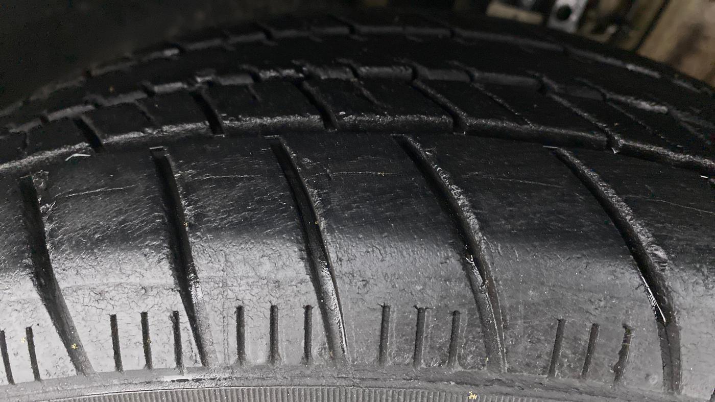 2016 Volkswagen Ameo HIGHLINE 1.5L AT (D), Diesel, Automatic, 30,672 km, Left Front Tyre Tread