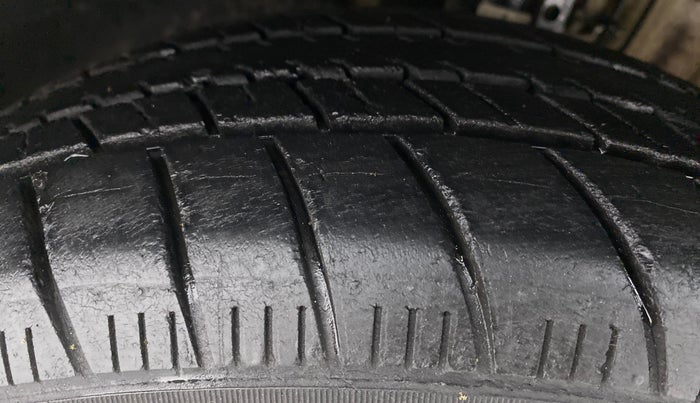 2016 Volkswagen Ameo HIGHLINE 1.5L AT (D), Diesel, Automatic, 30,672 km, Left Front Tyre Tread