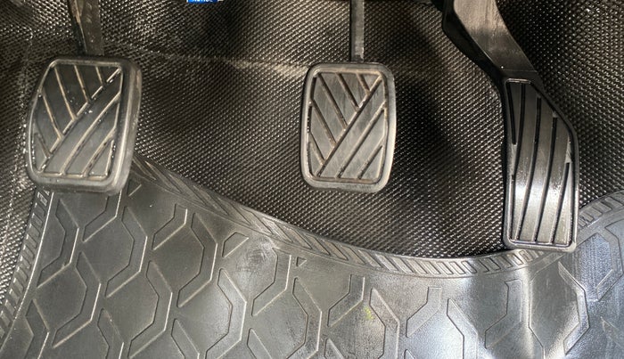 2016 Maruti Swift ZXI, Petrol, Manual, 38,175 km, Pedals