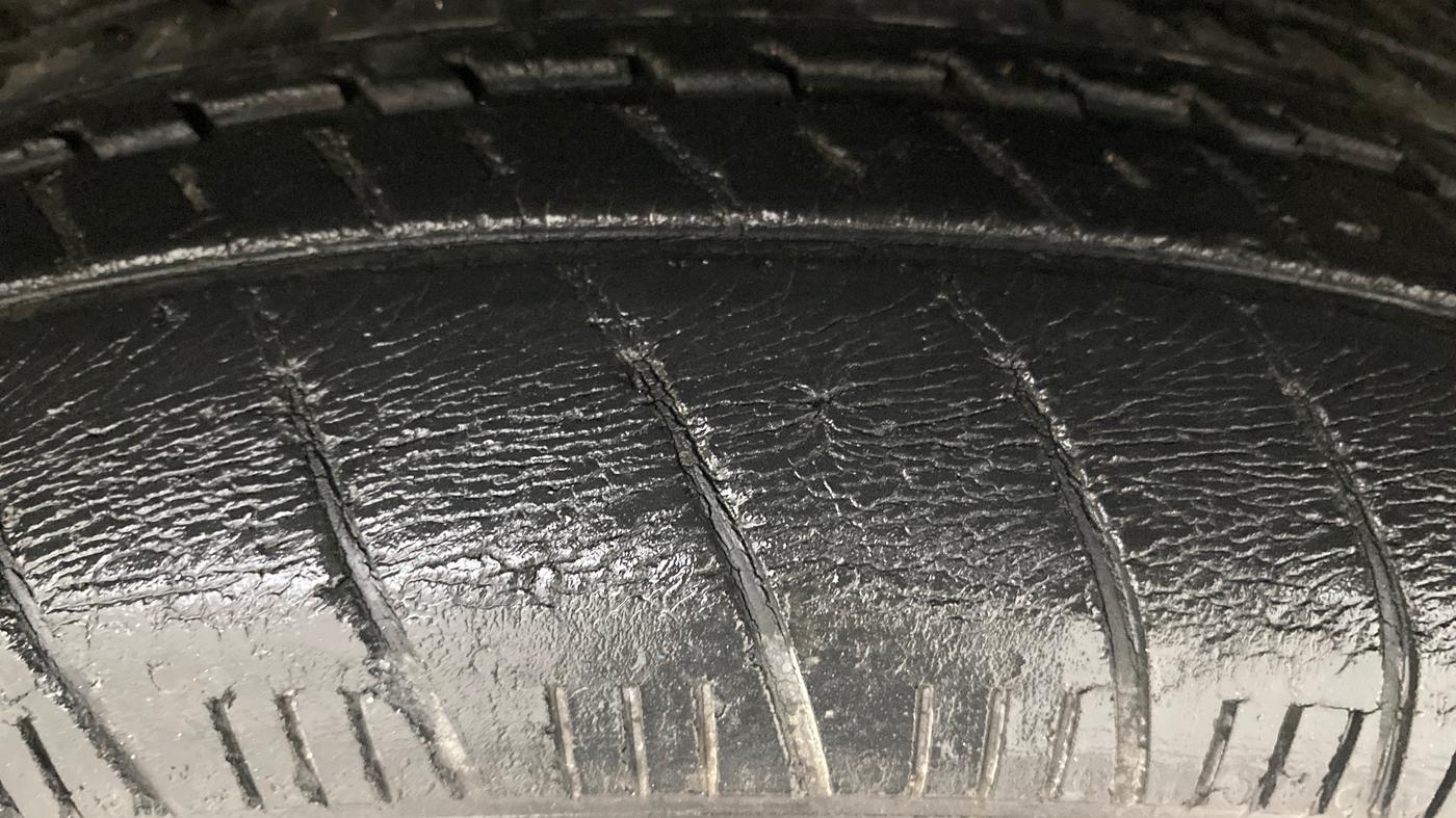 2016 Maruti Swift ZXI, Petrol, Manual, 38,175 km, Left Rear Tyre Tread