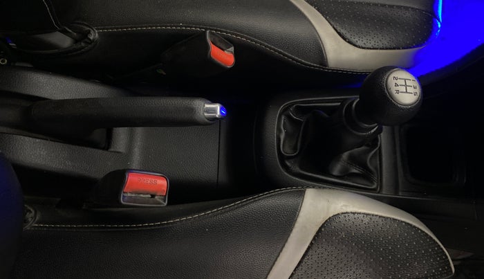 2016 Maruti Swift ZXI, Petrol, Manual, 38,175 km, Gear Lever