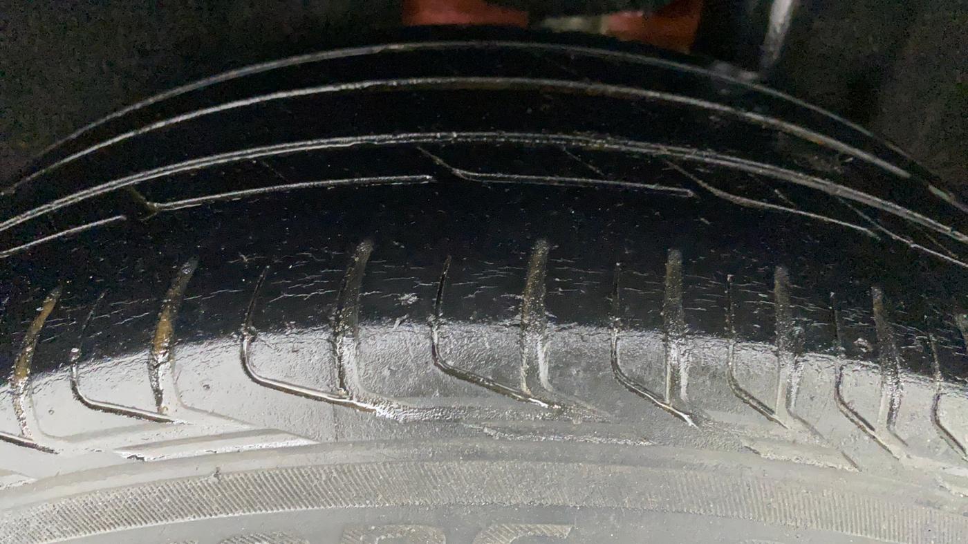 2017 Maruti Vitara Brezza ZDI PLUS, Diesel, Manual, 76,606 km, Left Rear Tyre Tread