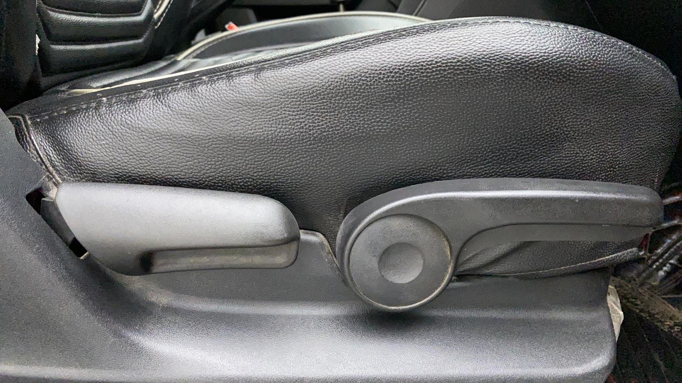 2017 Maruti Vitara Brezza ZDI PLUS, Diesel, Manual, 76,606 km, Driver Side Adjustment Panel