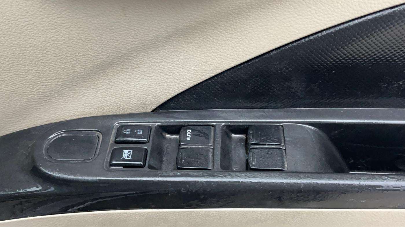 2017 Maruti Celerio VXI CNG, CNG, Manual, 71,445 km, Driver Side Door Panels Control