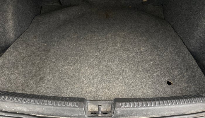 2014 Skoda Rapid ELEGANCE 1.6 MPI MT, Petrol, Manual, 51,774 km, Boot Inside