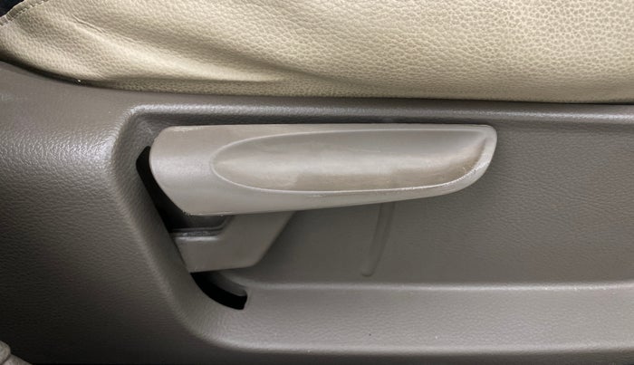 2014 Skoda Rapid ELEGANCE 1.6 MPI MT, Petrol, Manual, 51,774 km, Driver Side Adjustment Panel