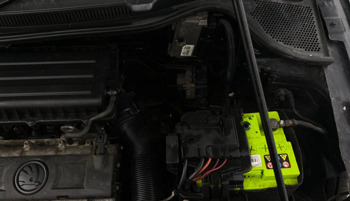 2014 Skoda Rapid ELEGANCE 1.6 MPI MT, Petrol, Manual, 51,774 km, Engine View - Left