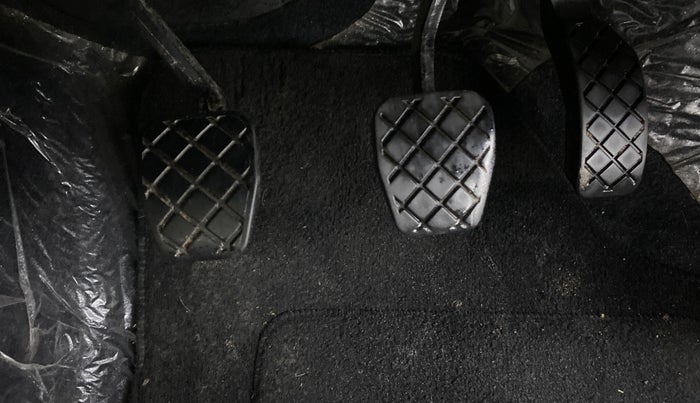 2014 Skoda Rapid ELEGANCE 1.6 MPI MT, Petrol, Manual, 51,774 km, Pedals