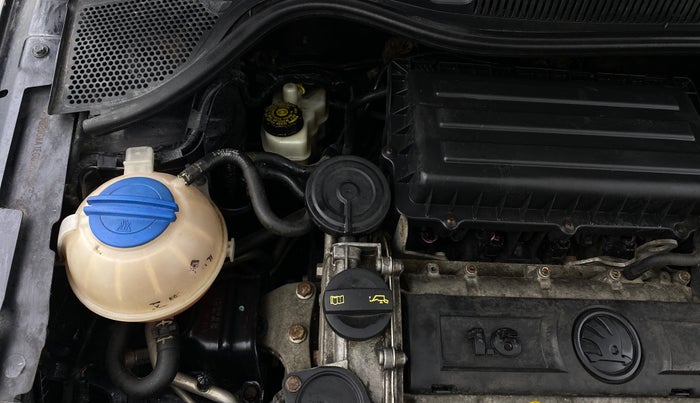 2014 Skoda Rapid ELEGANCE 1.6 MPI MT, Petrol, Manual, 51,774 km, Engine View - Right