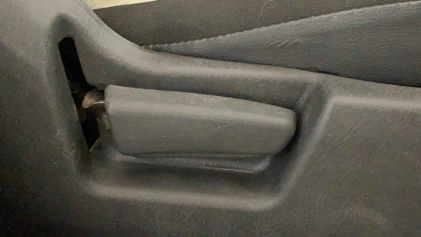 2019 Maruti Alto LXI, CNG, Manual, 61,116 km, Driver Side Adjustment Panel