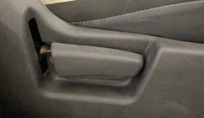 2019 Maruti Alto LXI, CNG, Manual, 60,505 km, Driver Side Adjustment Panel