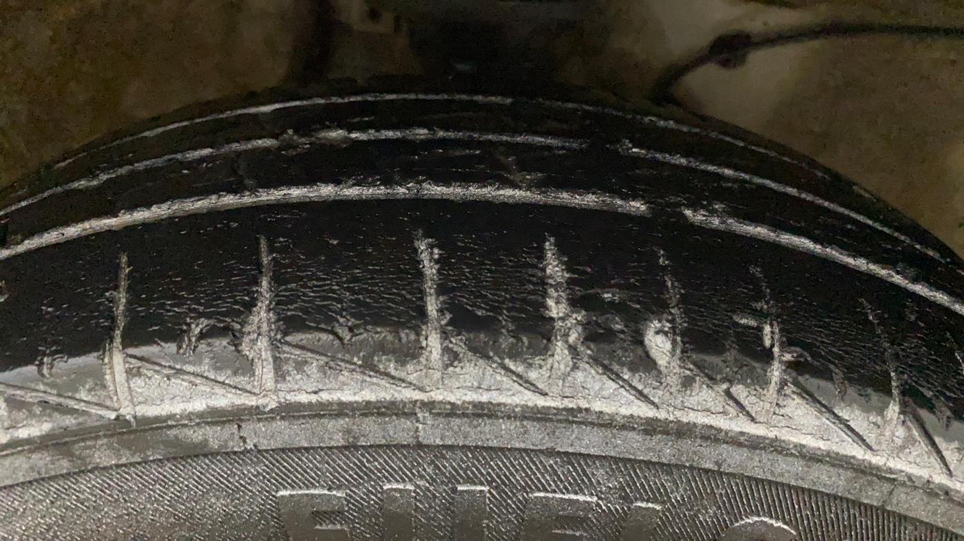 2019 Maruti Alto LXI, CNG, Manual, 61,116 km, Right Front Tyre Tread