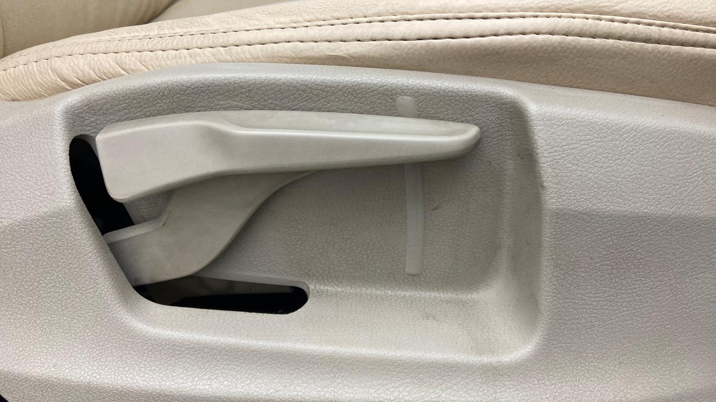 2017 Skoda Octavia Style 1.4 TSI MT, Petrol, Manual, 47,483 km, Driver Side Adjustment Panel