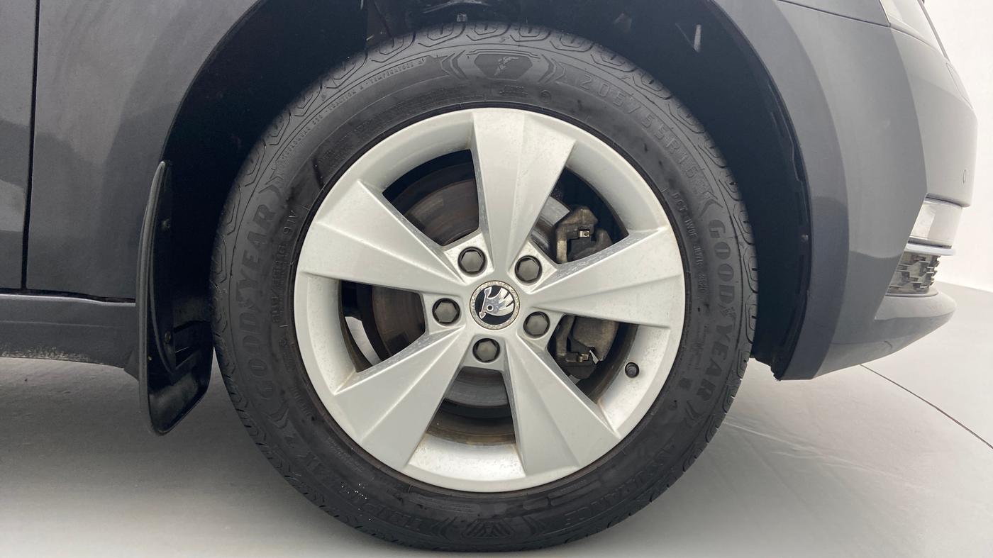2017 Skoda Octavia Style 1.4 TSI MT, Petrol, Manual, 47,483 km, Right Front Wheel