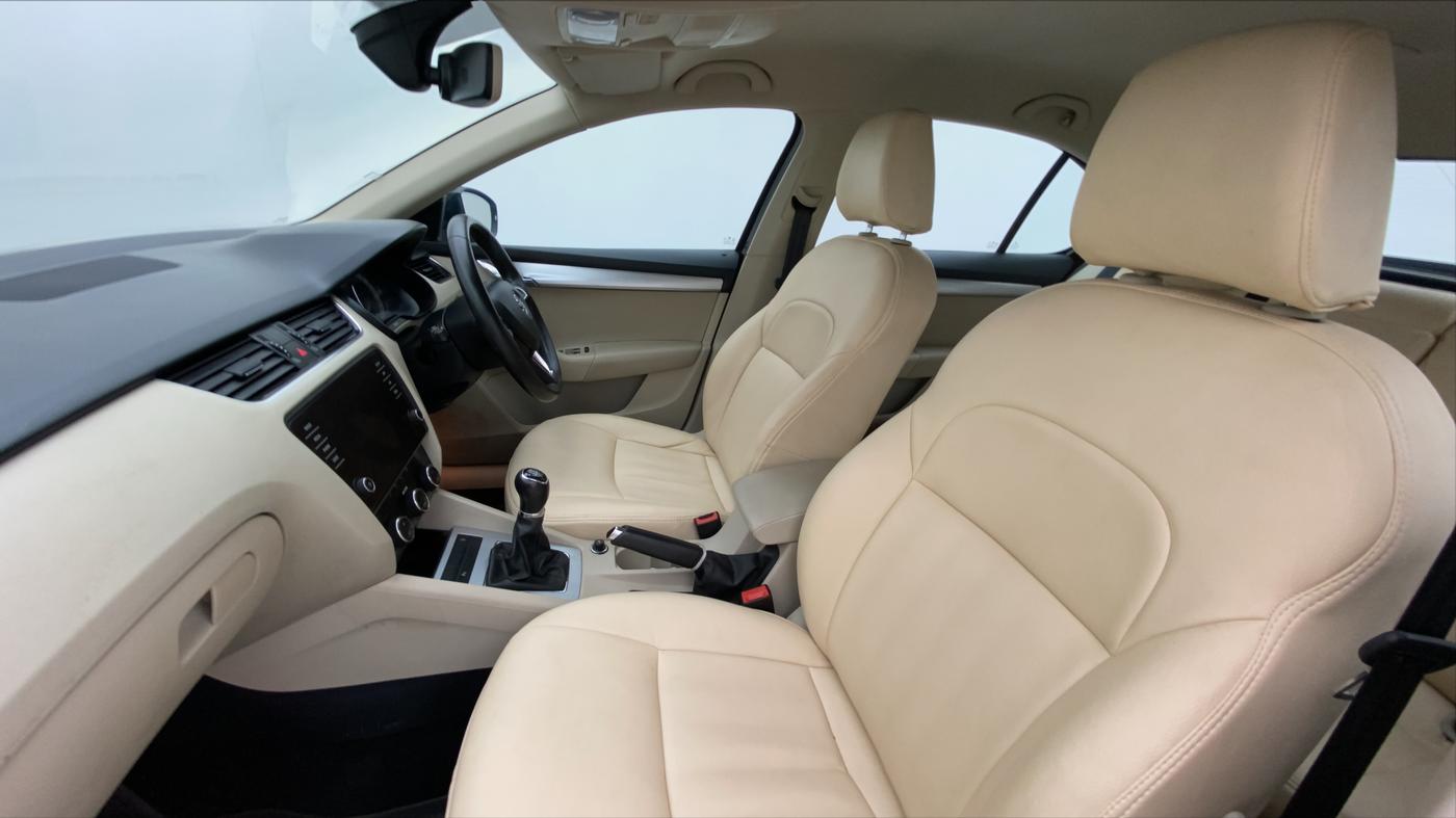 2017 Skoda Octavia Style 1.4 TSI MT, Petrol, Manual, 47,483 km, Right Side Front Door Cabin