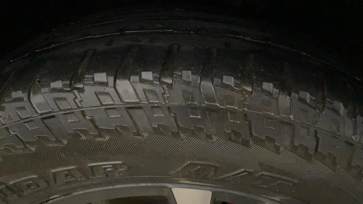 2023 Mahindra XUV700 AX 5 D MT 7 STR, Diesel, Manual, 400 km, Left Rear Tyre Tread